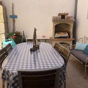 https://maison-au-bord-de-mer.fr-provencehotel.com